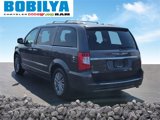 Used 2016 Chrysler Town & Country Touring-L image 4