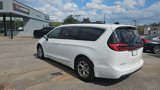 Used 2023 Chrysler Pacifica Limited image 4