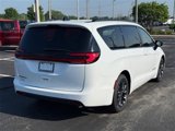 New 2025 Chrysler Pacifica Select image 3