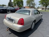Used 2005 Lincoln Town Car Signature image 5