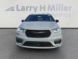 New 2025 Chrysler Pacifica Limited image 3