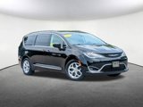 Used 2017 Chrysler Pacifica Touring-L w/ Tire & Wheel Group image 2