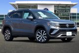 Certified 2022 Volkswagen Taos SE image 2