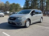 Used 2023 Chrysler Pacifica Touring-L image 2