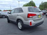 Used 2015 Kia Sorento LX image 4