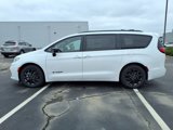 New 2025 Chrysler Pacifica Select w/ Fav Edition Package image 3