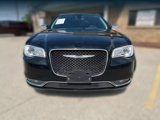 Used 2017 Chrysler 300 C image 2