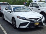 Used 2023 Toyota Camry SE image 3