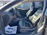 Used 2017 Volkswagen Jetta SE image 2