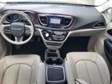 Used 2020 Chrysler Pacifica Limited image 3