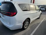 Used 2023 Chrysler Pacifica Touring-L image 3