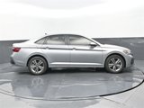 Used 2024 Volkswagen Jetta SE image 2