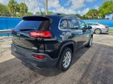 Used 2017 Jeep Cherokee Latitude image 2