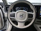 Used 2021 Volvo XC60 T5 Momentum image 2