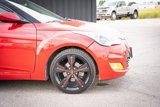 Used 2013 Hyundai Veloster w/ Tech Pkg image 5