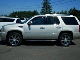 Used 2014 Cadillac Escalade Luxury image 2