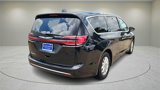 Used 2023 Chrysler Pacifica Touring-L image 3