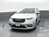 Used 2023 Chrysler Pacifica Touring-L image 5