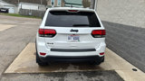 Used 2019 Jeep Grand Cherokee Laredo image 4