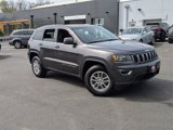 Used 2019 Jeep Grand Cherokee Laredo image 2