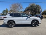 Used 2024 Mitsubishi Outlander SE image 2