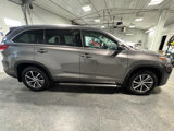 Used 2017 Toyota Highlander XLE image 4