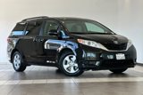 Used 2017 Toyota Sienna LE image 2