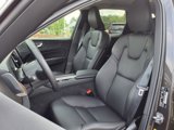 Used 2022 Volvo XC60 B5 Momentum w/ Climate Package image 3