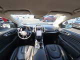 Used 2022 Ford Edge Titanium image 2