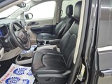 Used 2023 Chrysler Pacifica Touring-L image 2