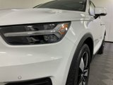 Used 2020 Volvo XC40 T5 Momentum w/ Protection Package Premier image 3