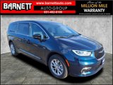 New 2025 Chrysler Pacifica Select image 4