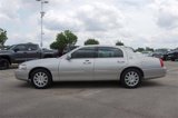 Used 2009 Lincoln Town Car Signature Limited image 4