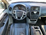 Used 2016 Chrysler Town & Country Touring image 4