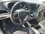 Used 2024 Chrysler Pacifica Select image 6
