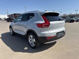 Used 2020 Volvo XC40 T5 Momentum image 5