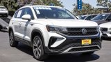 Certified 2022 Volkswagen Taos SE image 5