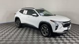 Used 2025 Chevrolet Trax LT image 2