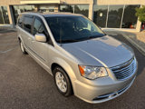 Used 2011 Chrysler Town & Country Touring image 5