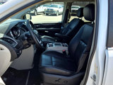 Used 2015 Chrysler Town & Country Touring image 3
