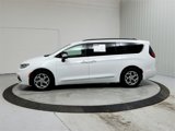 Used 2023 Chrysler Pacifica Limited image 5