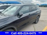 Used 2023 Mitsubishi Outlander SE image 3