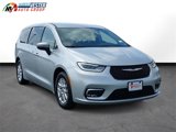 Used 2023 Chrysler Pacifica Touring-L image 4