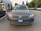 Used 2016 Volkswagen Touareg VR6 image 3