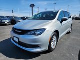 Used 2022 Chrysler Voyager LX image 3