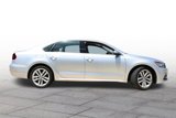 Used 2018 Volkswagen Passat 2.0T SE image 2