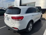 Used 2017 Kia Sorento LX w/ LX Convenience Package image 5