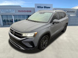 Used 2023 Volkswagen Taos SE image 2