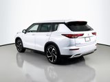Used 2023 Mitsubishi Outlander SE image 3