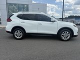 Used 2017 Nissan Rogue SV image 2
